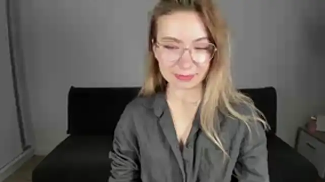 Snapshot of Mia_Tasty chatting on December 21, 2025, 2:30 pm Mia Tasty online show from December 21, 2025, 2:30 pm