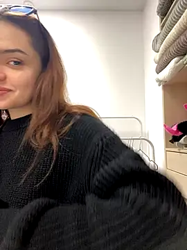 Snapshot of AnaWest chatting on September 18, 2025, 6:05 am AnaWest online show from September 18, 2025, 6:05 am