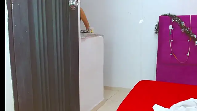 Snapshot of chantalsemenova1 chatting on November 7, 2025, 3:49 pm chantalsemenova1 online show from November 7, 2025, 3:49 pm