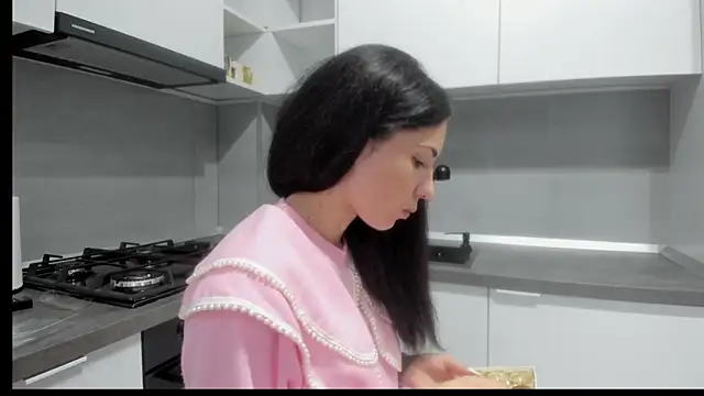 Snapshot of Emmapmg chatting on November 25, 2025, 1:55 pm Emmapmg online show from November 25, 2025, 1:55 pm