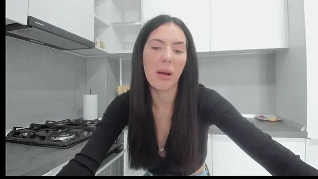 Snapshot of Emmapmg chatting on November 26, 2025, 10:37 am Emmapmg online show from November 26, 2025, 10:37 am