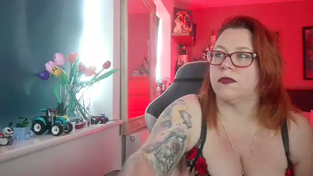 NikiDeeOfficial online show from May 12, 2026, 11:16 am