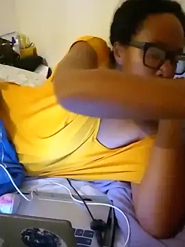 Snapshot of madamsensuale chatting on November 2, 2025, 1:21 am madamsensuale online show from November 2, 2025, 1:21 am