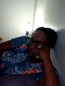 Snapshot of madamsensuale chatting on December 3, 2025, 3:07 am madamsensuale online show from December 3, 2025, 3:07 am