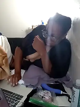 Snapshot of madamsensuale chatting on November 26, 2025, 12:43 am madamsensuale online show from November 26, 2025, 12:43 am