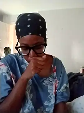 Snapshot of madamsensuale chatting on December 16, 2025, 1:48 pm madamsensuale online show from December 16, 2025, 1:48 pm