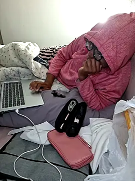 Snapshot of madamsensuale chatting on November 17, 2025, 2:59 am madamsensuale online show from November 17, 2025, 2:59 am