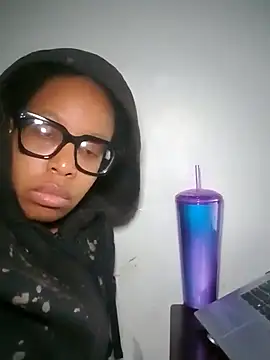 Snapshot of madamsensuale chatting on February 7, 2025, 3:01 am madamsensuale online show from February 7, 2025, 3:01 am