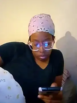 Snapshot of madamsensuale chatting on January 9, 2025, 12:25 am madamsensuale online show from January 9, 2025, 12:25 am