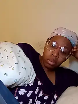 Snapshot of madamsensuale chatting on March 19, 2025, 4:02 pm madamsensuale online show from March 19, 2025, 4:02 pm