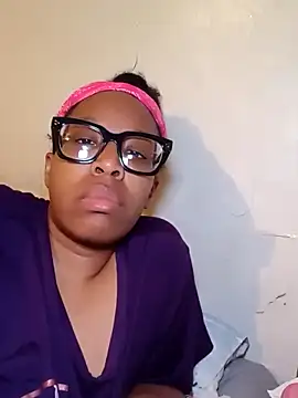 Snapshot of madamsensuale chatting on March 22, 2025, 3:20 am madamsensuale online show from March 22, 2025, 3:20 am