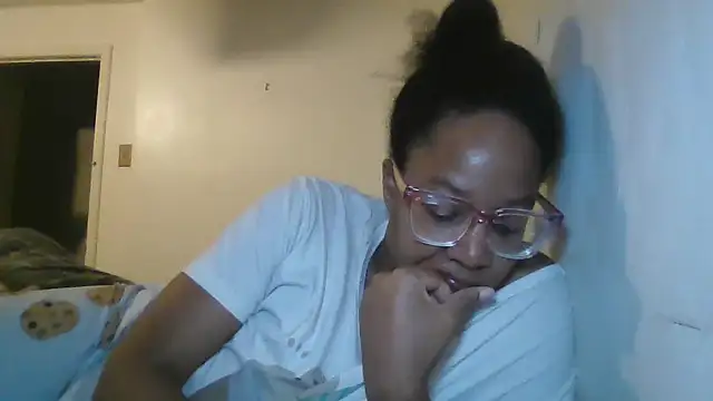 Snapshot of madamsensuale chatting on December 3, 2024, 6:10 am madamsensuale online show from December 3, 2024, 6:10 am