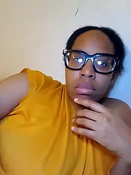 Snapshot of madamsensuale chatting on February 4, 2025, 3:00 am madamsensuale online show from February 4, 2025, 3:00 am