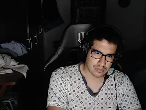 Snapshot of thealfawolf01 chatting on November 13, 2025, 12:14 am thealfawolf01 online show from November 13, 2025, 12:14 am