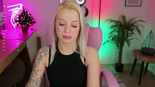 Snapshot of Crystal_Barbie chatting on January 14, 2025, 7:43 pm Crystal Barbie online show from January 14, 2025, 7:43 pm