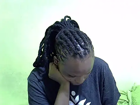 Snapshot of queendebbie chatting on January 15, 2026, 5:27 pm queendebbie online show from January 15, 2026, 5:27 pm