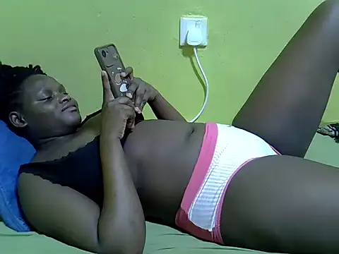 Snapshot of queendebbie chatting on January 13, 2026, 12:53 pm queendebbie online show from January 13, 2026, 12:53 pm