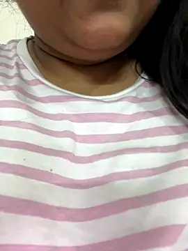 Snapshot of smile_pretty chatting on October 8, 2025, 7:58 pm smile pretty online show from October 8, 2025, 7:58 pm