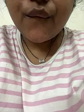 Snapshot of smile_pretty chatting on October 9, 2025, 8:20 pm smile pretty online show from October 9, 2025, 8:20 pm