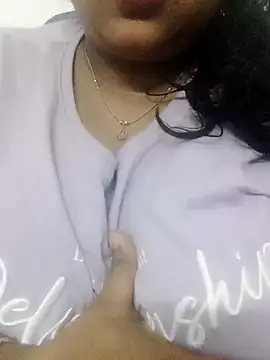 Snapshot of smile_pretty chatting on January 15, 2025, 7:44 pm smile pretty online show from January 15, 2025, 7:44 pm