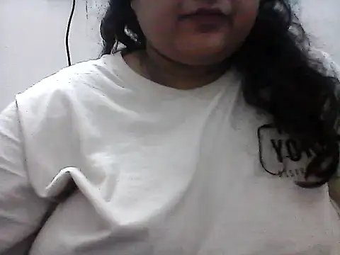 Snapshot of smile_pretty chatting on December 30, 2024, 7:00 pm smile pretty online show from December 30, 2024, 7:00 pm