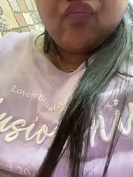 Snapshot of smile_pretty chatting on February 27, 2025, 5:40 am smile pretty online show from February 27, 2025, 5:40 am