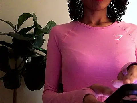 Snapshot of loveofbea chatting on December 2, 2024, 9:01 pm loveofbea online show from December 2, 2024, 9:01 pm