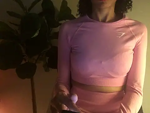 Snapshot of loveofbea chatting on December 2, 2024, 12:47 am loveofbea online show from December 2, 2024, 12:47 am