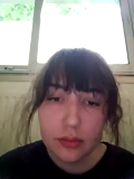 Lynylou online show from May 5, 2026, 4:32 pm