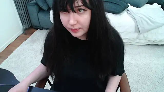 Lynylou online show from February 26, 2025, 6:19 am