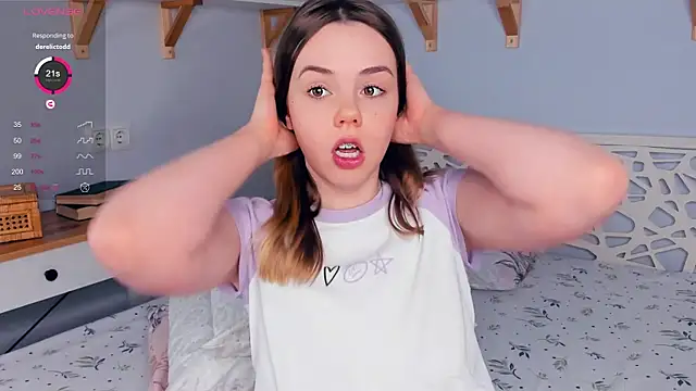 Snapshot of KiraGaves chatting on March 16, 2025, 12:45 am KiraGaves online show from March 16, 2025, 12:45 am