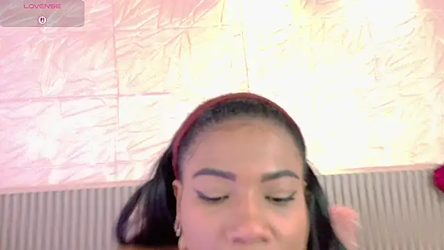 paula  cruzz online show from November 18, 2025, 10:13 pm