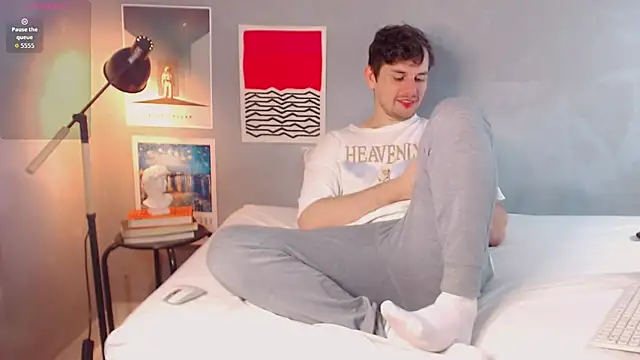 Snapshot of Elio555 chatting on November 9, 2025, 8:24 pm Elio555 online show from November 9, 2025, 8:24 pm