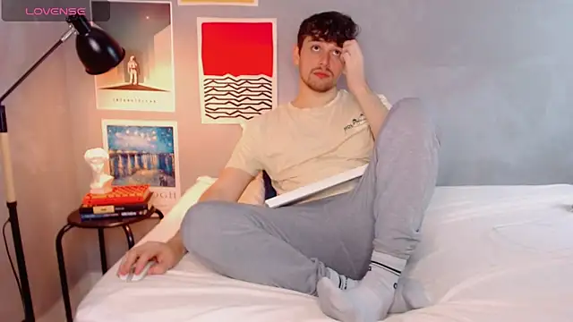 Snapshot of Elio555 chatting on October 26, 2025, 6:52 pm Elio555 online show from October 26, 2025, 6:52 pm