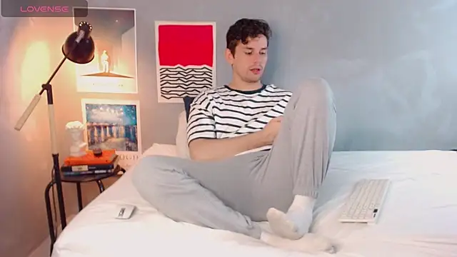 Snapshot of Elio555 chatting on November 5, 2025, 12:08 pm Elio555 online show from November 5, 2025, 12:08 pm