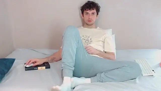 Snapshot of Elio555 chatting on February 9, 2025, 9:49 pm Elio555 online show from February 9, 2025, 9:49 pm