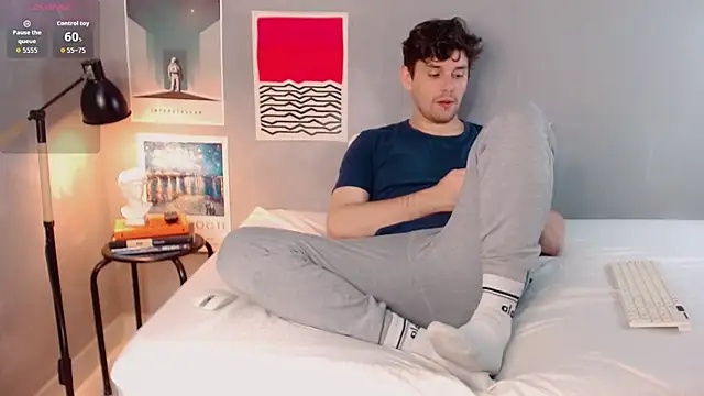 Snapshot of Elio555 chatting on December 16, 2025, 9:41 pm Elio555 online show from December 16, 2025, 9:41 pm