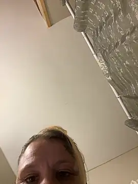 SnowBunny6992 online show from July 4, 2026, 4:30 am