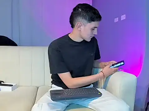 Snapshot of bastia_noooo chatting on December 23, 2024, 6:00 am bastia noooo online show from December 23, 2024, 6:00 am