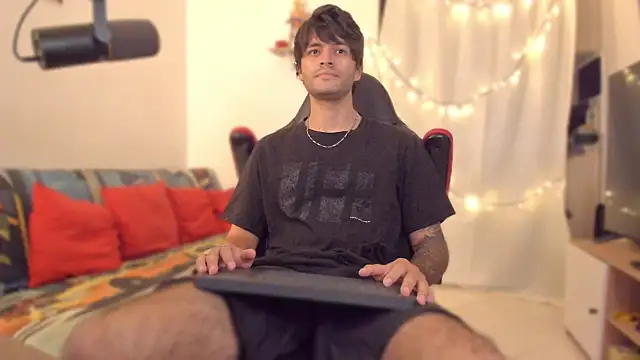 justin stark7 online show from December 15, 2025, 8:58 pm