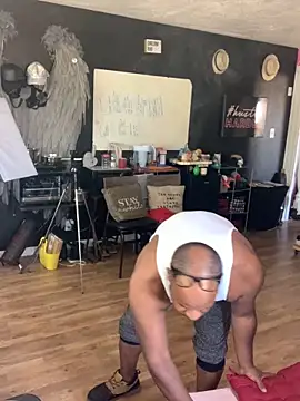 bigshh8 online show from November 10, 2025, 7:52 pm