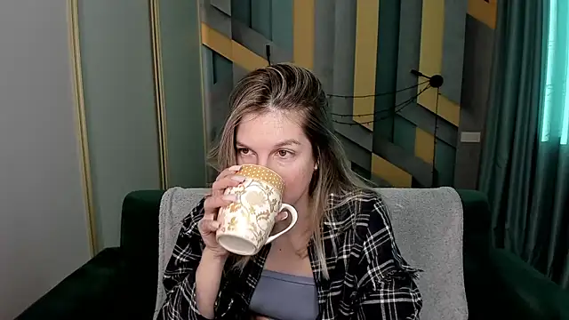 Snapshot of EmilyWalkeri chatting on January 14, 2026, 7:45 am EmilyWalkeri online show from January 14, 2026, 7:45 am