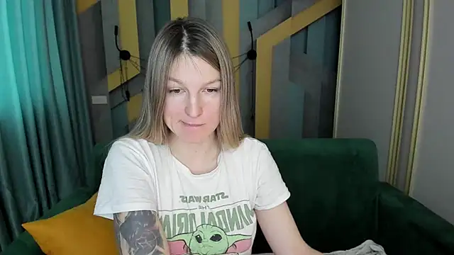 EmilyWalkeri online show from March 22, 2026, 7:32 am