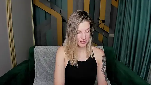 Snapshot of EmilyWalkeri chatting on January 8, 2026, 8:09 am EmilyWalkeri online show from January 8, 2026, 8:09 am