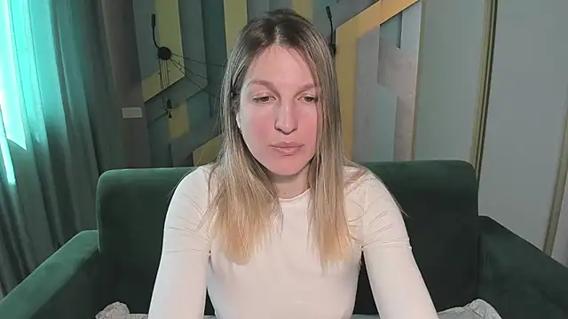 EmilyWalkeri online show from April 15, 2026, 7:36 am