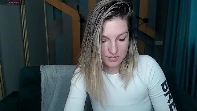 Snapshot of EmilyWalkeri chatting on February 6, 2026, 8:32 am EmilyWalkeri online show from February 6, 2026, 8:32 am