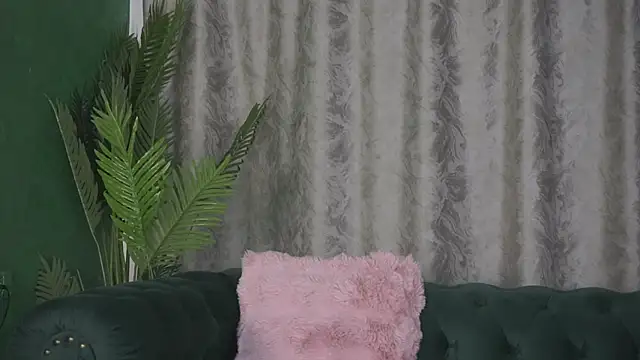 FoxieJullia online show from March 9, 2025, 5:11 am