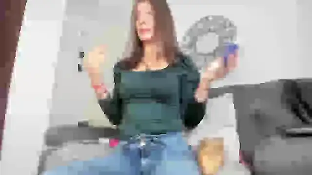 Snapshot of milf_darling chatting on January 11, 2025, 10:07 pm milf darling online show from January 11, 2025, 10:07 pm