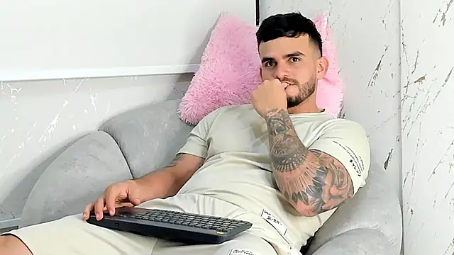 Snapshot of Ricardogo19 chatting on January 16, 2026, 2:43 pm Ricardogo19 online show from January 16, 2026, 2:43 pm