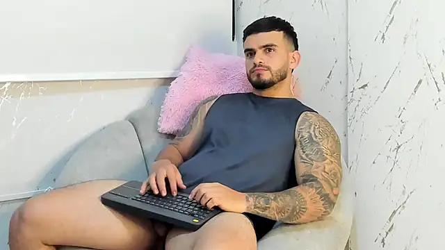 Snapshot of Ricardogo19 chatting on January 18, 2026, 11:30 pm Ricardogo19 online show from January 18, 2026, 11:30 pm